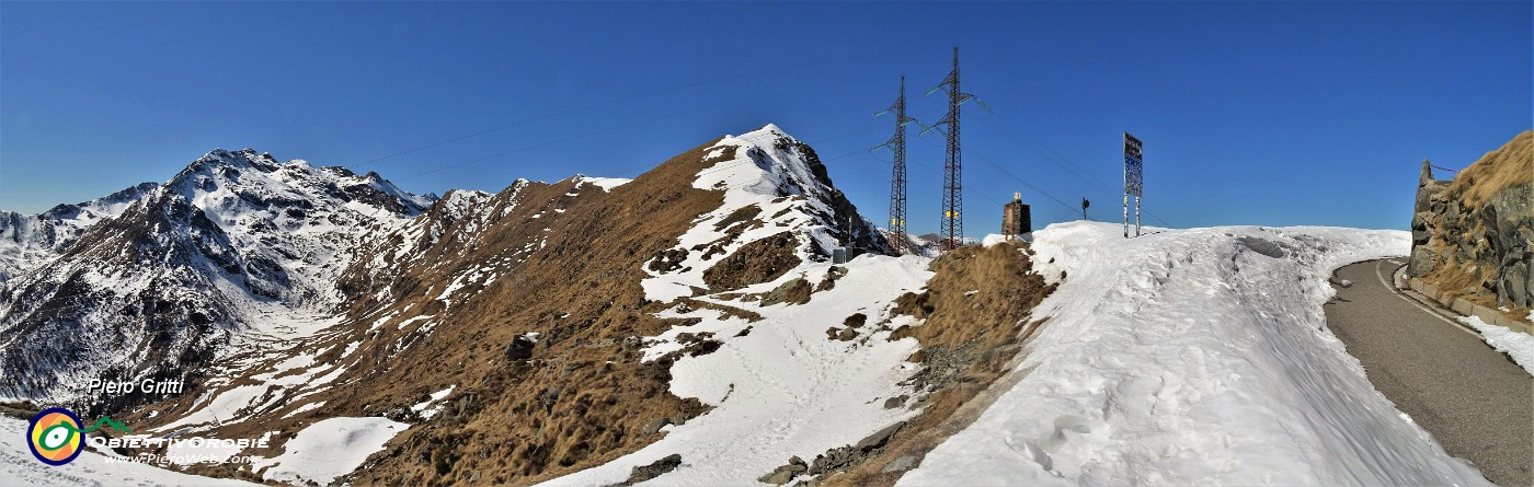 28 Vista panoramica verso il Passo San Marco (1992 m).jpg